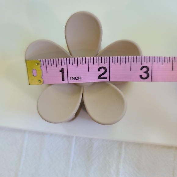 Flower Claw Clips | Set of 4 Hair Clips - Picture 13 of 15